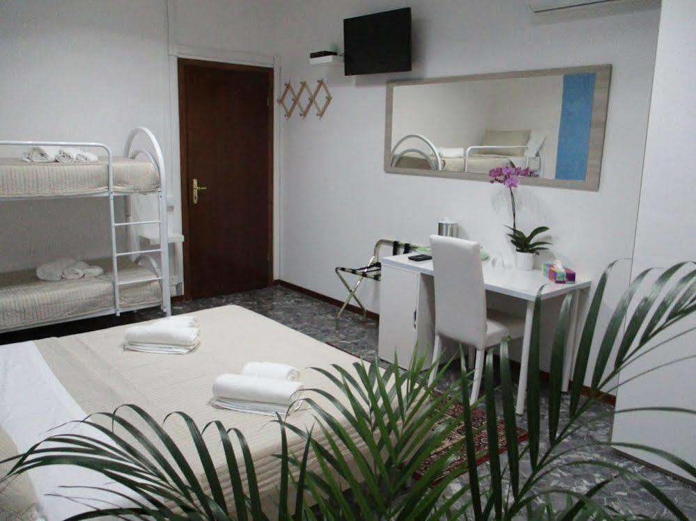 Maxim Rooms Rome Buitenkant foto